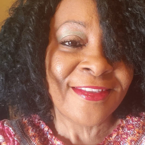 Profile Picture of Deborah Awkard (@awkard7812) on Poshmark