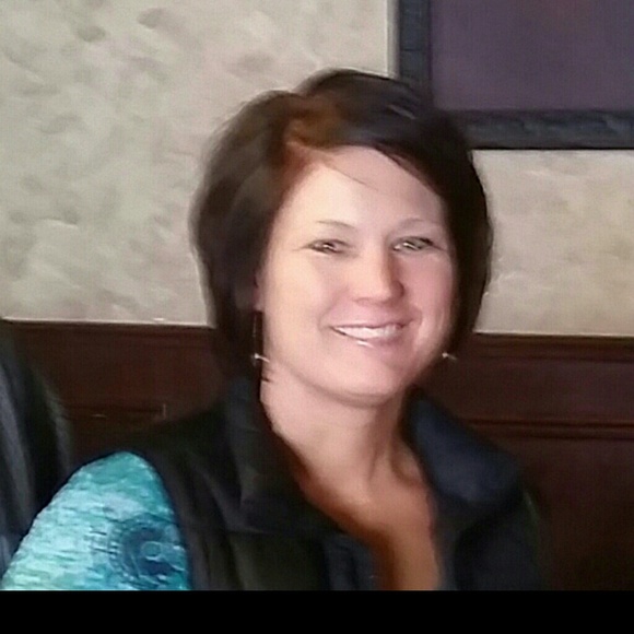 Profile Picture of Erin Engelmann (@erinengelmann) on Poshmark