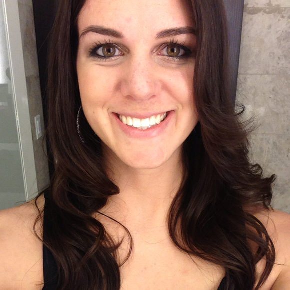 Profile Picture of Laura Kegelman (@laurak3g) on Poshmark