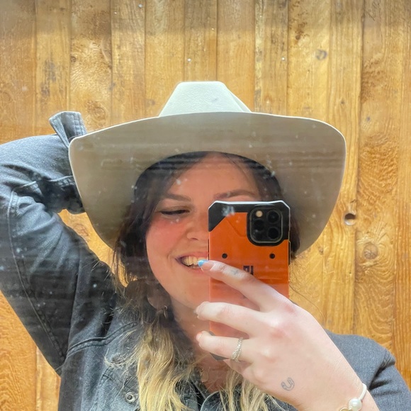 Profile Picture of Chloe Nostrant (@chloe_nostrant) on Poshmark