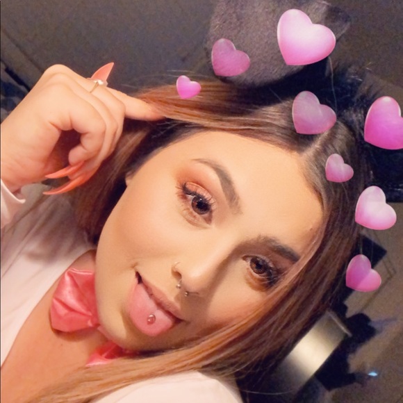 Profile Picture of Brittneyy Gitmed (@brittneygitmed) on Poshmark