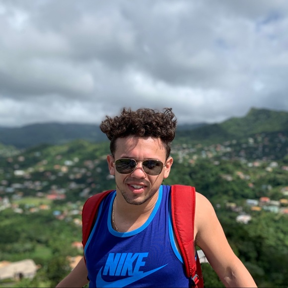 Profile Picture of Andrew Weiss (@aweiss01) on Poshmark