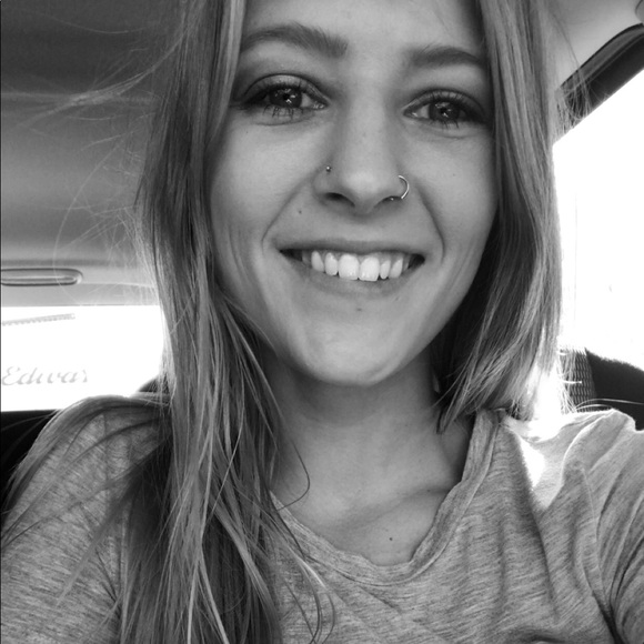 Profile Picture of Danielle Wittwer (@dani040215) on Poshmark