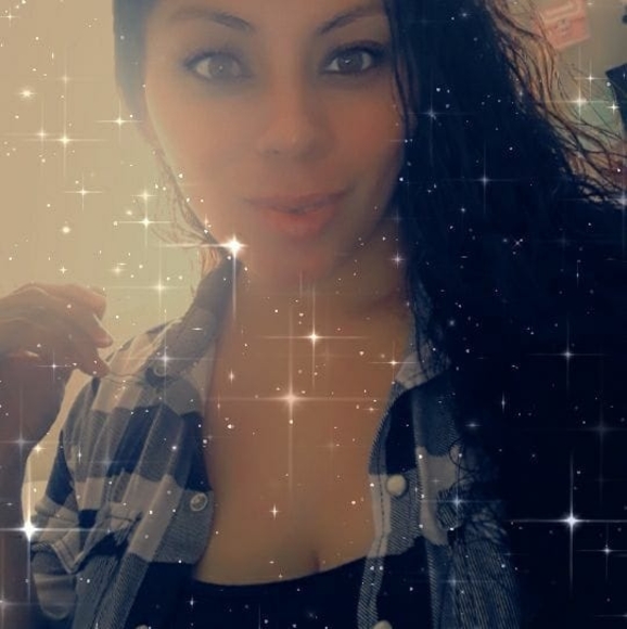 Profile Picture of Yesenia Irigoyen (@yesi_irigoyen) on Poshmark