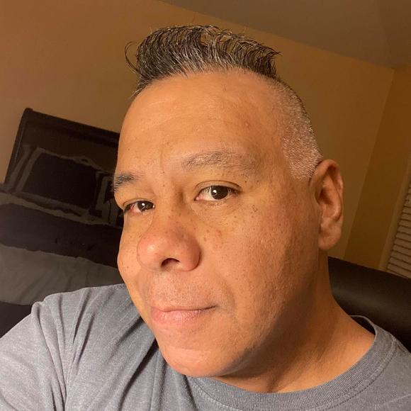 Profile Picture of Ray Lara (@rlara33382) on Poshmark