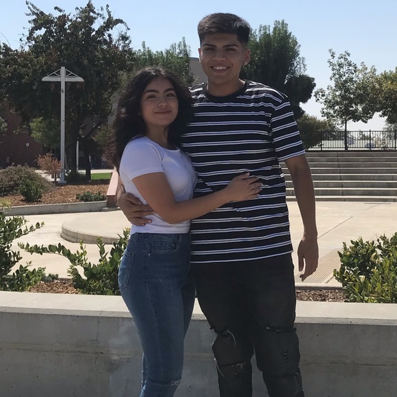 Profile Picture of Stephanie Parbol (@stephaniege) on Poshmark