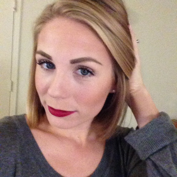 Profile Picture of Kelli Javens (@kellijavens) on Poshmark