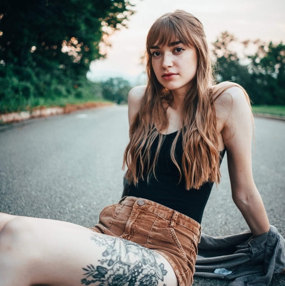 Liz Metzgar - Poshmark Profile Picture of Liz Metzgar (@lizabelle64) on Poshmark