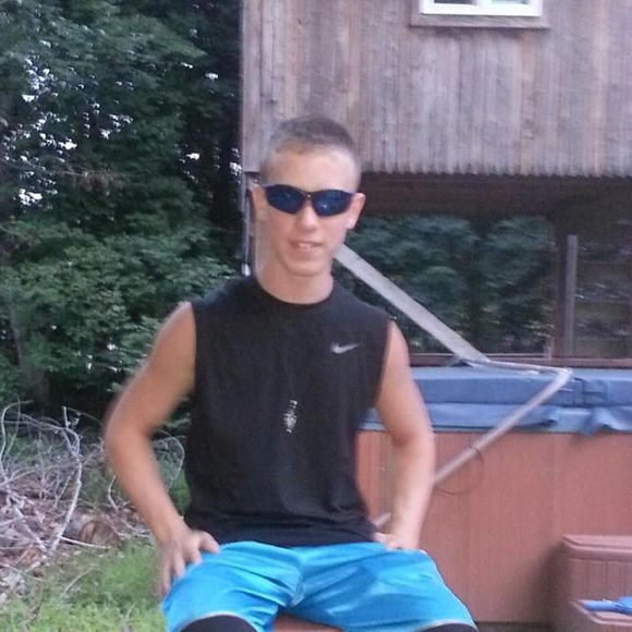 Profile Picture of Colin devin Wunder (@wunderbread9) on Poshmark