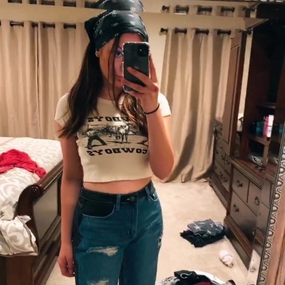 Profile Picture of Sophia Sophia (@sophiasophiass) on Poshmark