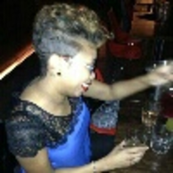 Profile Picture of Britani Pippins (@britaninecole) on Poshmark