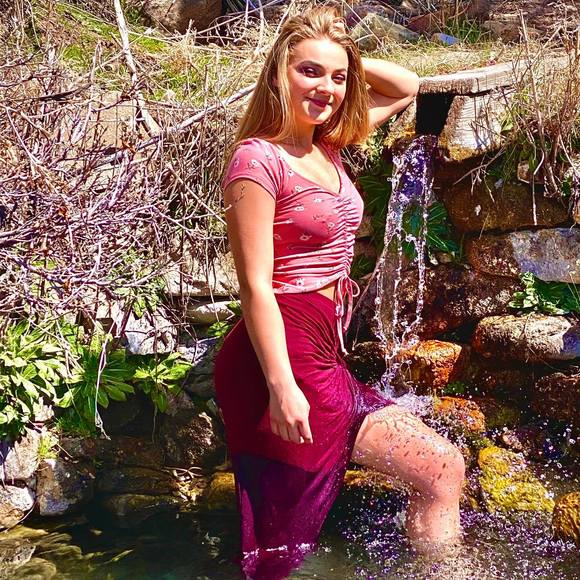 Profile Picture of Katelyn Stewart (@katelynstewa520) on Poshmark