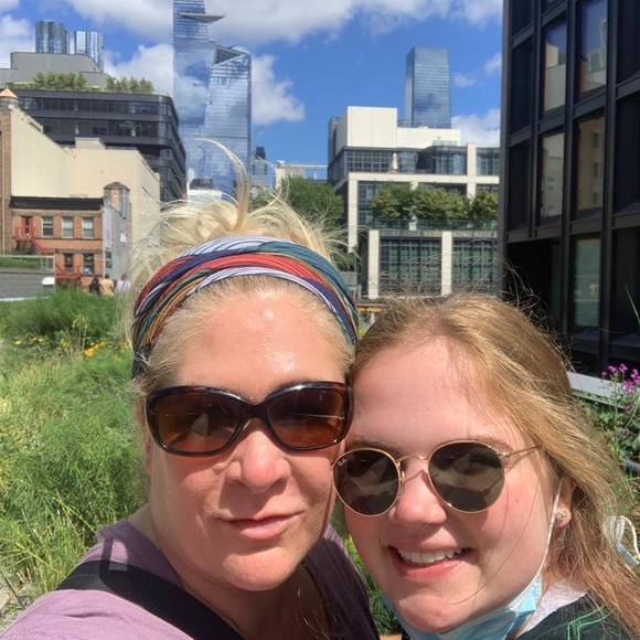 Profile Picture of Elizabeth Hiney (@ehiney) on Poshmark