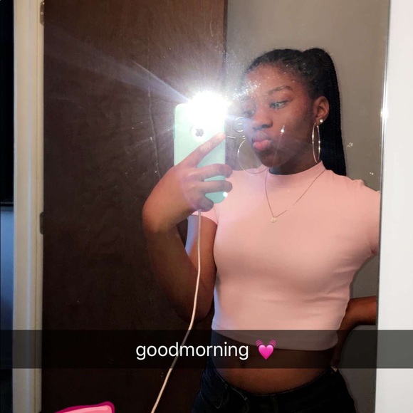 Profile Picture of Tori Craig (@itstoorii_) on Poshmark