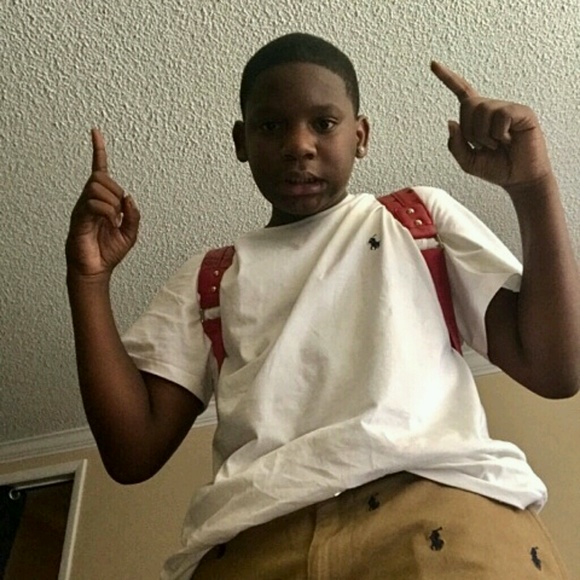 Profile Picture of Tyler Timmons (@wavvyaht) on Poshmark