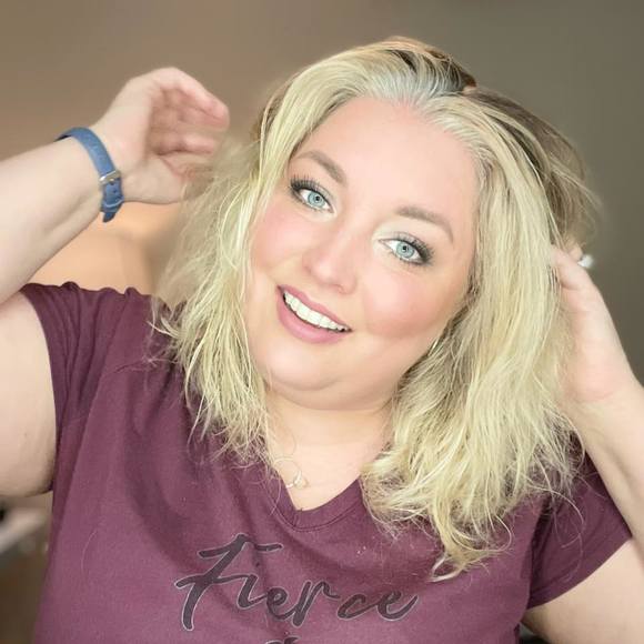 Profile Picture of Amber Krupinski (@amd63078) on Poshmark