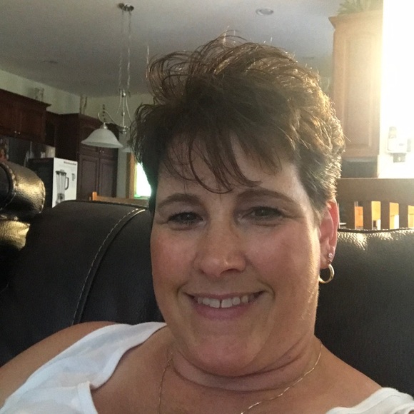 Profile Picture of Tracy Vruwink (@tracyvruwink) on Poshmark