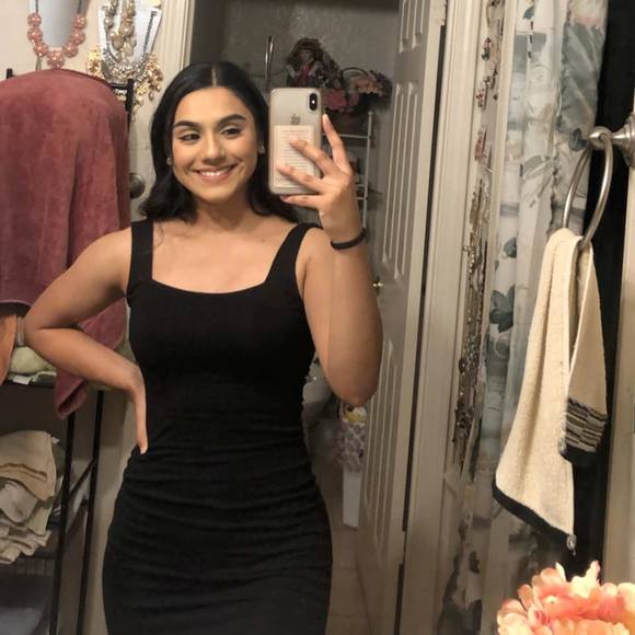 Profile Picture of Amelia Ruiz (@ruizamelia97) on Poshmark