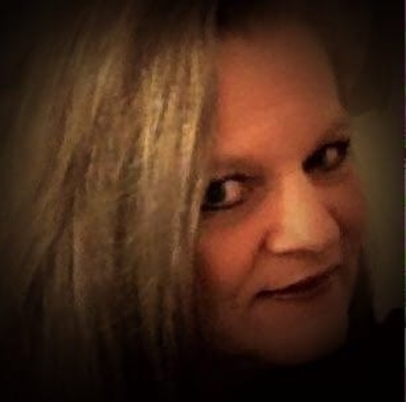 Profile Picture of Sherlona Moore (@skmoore789) on Poshmark