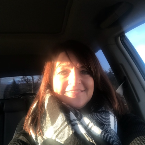 Profile Picture of Dawn Bonsell (@dawn1240) on Poshmark