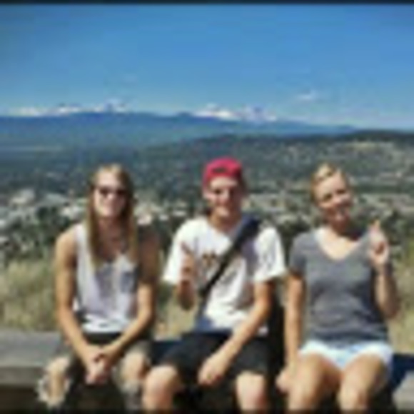 Profile Picture of Clint Golub (@arthes67) on Poshmark