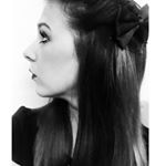 Profile Picture of Beth Wilson Knight (@bethwithabow) on Instagram