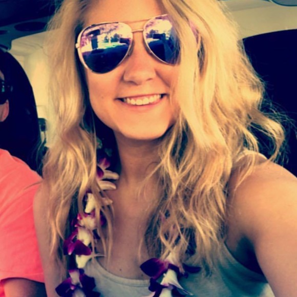 Profile Picture of Lacey Powers (@lacey_woodard) on Poshmark