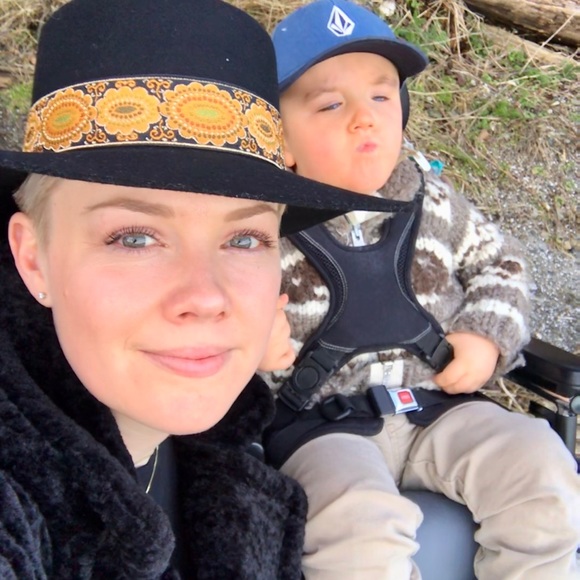 Profile Picture of Sarah Zacharias (@mamaz1989602) on Poshmark