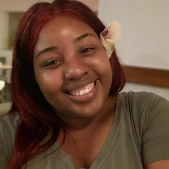 Profile Picture of Destiny Sharp (@xoxoratedtxoxo) on Poshmark