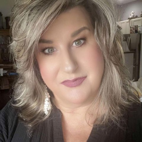 Profile Picture of Vickie Gibson (@victoriajo87) on Poshmark