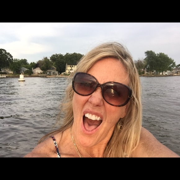 Profile Picture of Janet Holt (@janholt23) on Poshmark