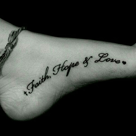 Anna Villanes - Poshmark Profile Picture of Anna Villanes (@annamv1012) on Poshmark