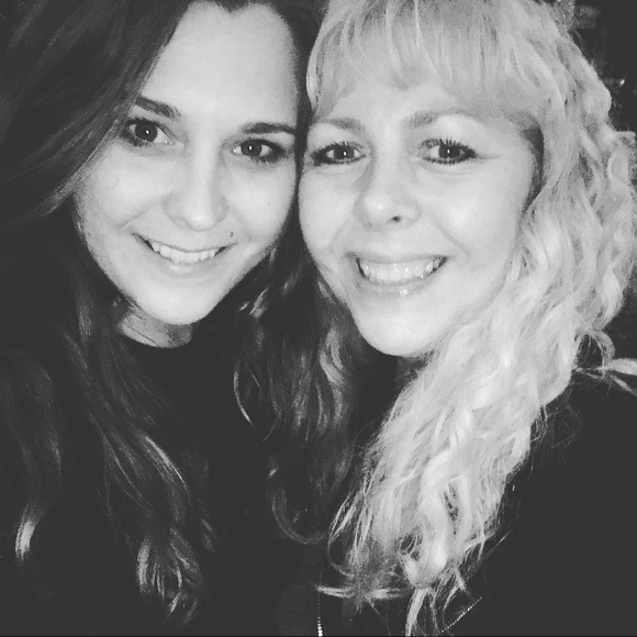 Profile Picture of Elizabeth Tefteller (@etefteller) on Poshmark