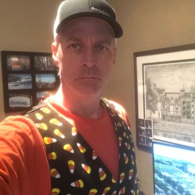 Profile Picture of Bob Bowman (@robgolf98) on Twitter