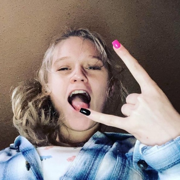 Profile Picture of Gracey Allmond (@asjohnson716) on Poshmark