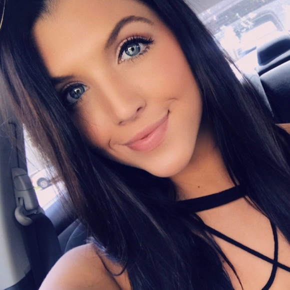 Profile Picture of Morgan Wienand (@morganwienand) on Poshmark