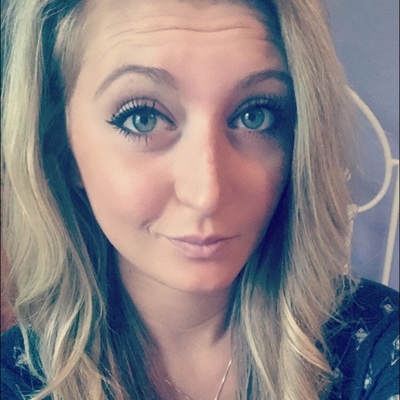 Profile Picture of Sarah Keyte (@sarahkeytexx) on Poshmark