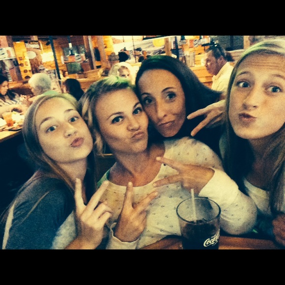 Profile Picture of April Hayes (@ahayes0068) on Poshmark