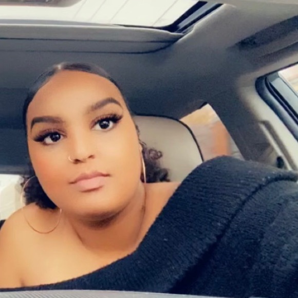 Hanna Hassan - Poshmark Profile Picture of Hanna Hassan (@hannahassann) on Poshmark