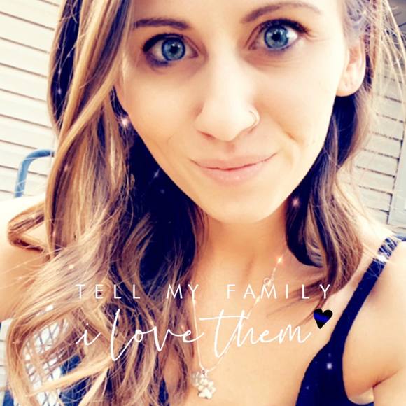 Danielle Tscherne - Poshmark Profile Picture of Danielle Tscherne (@goldenpaws9) on Poshmark