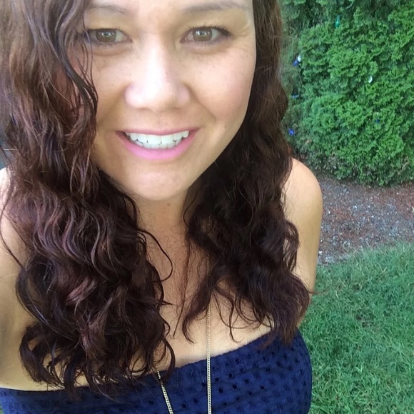 Profile Picture of Gailey Mcguire (@pineapple_808) on Poshmark