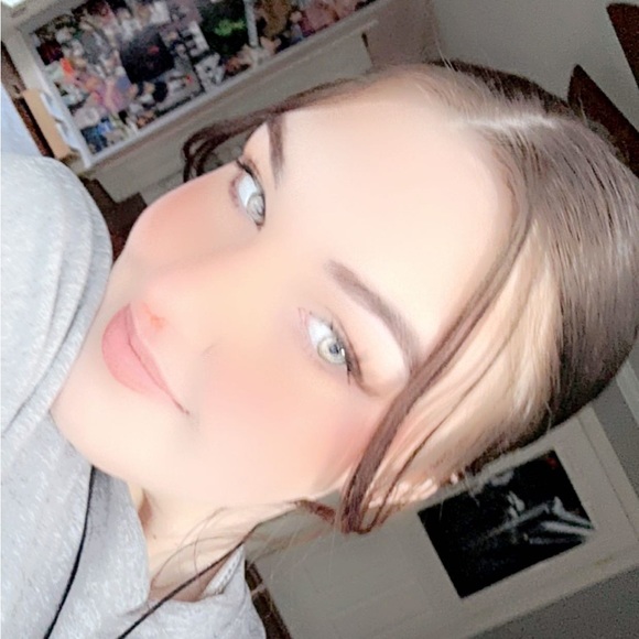 Profile Picture of Ava Diorio (@avadiorio316) on Poshmark