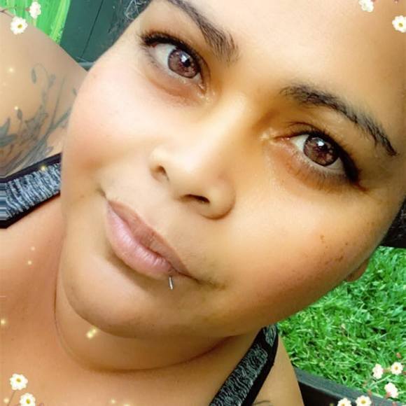 Profile Picture of Penny Cordeiro (@pennz83) on Poshmark