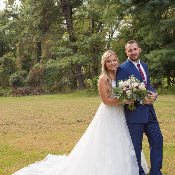 Profile Picture of Amanda Hallameyer (@ahallameyer) on Poshmark