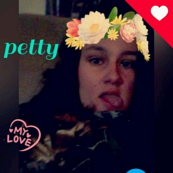 Profile Picture of Logan Stubbs (@zachsgirllul) on Poshmark