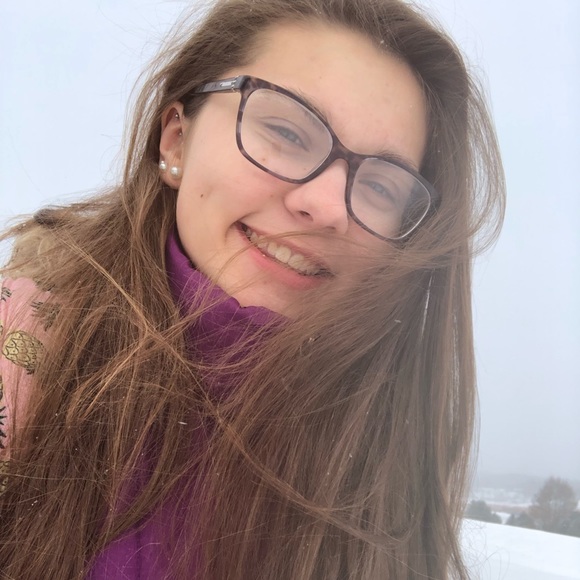 Profile Picture of Isabella Baka (@bakaisab) on Poshmark