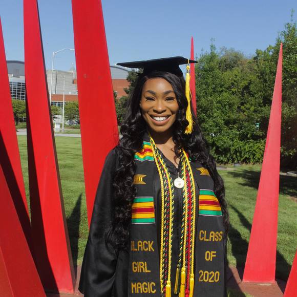 Profile Picture of Darian Benskin (@benskin101) on Poshmark