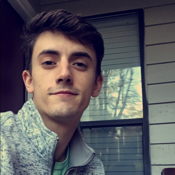 Profile Picture of Seth Connor (@mrsethery) on Poshmark