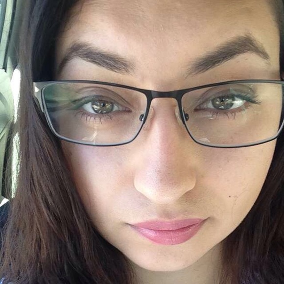 Profile Picture of Janet Mota (@mjanet95) on Poshmark