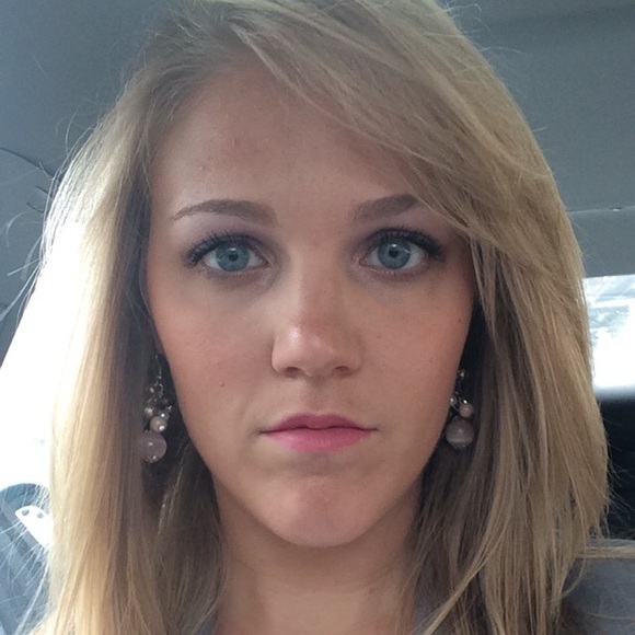 Profile Picture of Kelsey Kemper (@kkemper22) on Poshmark